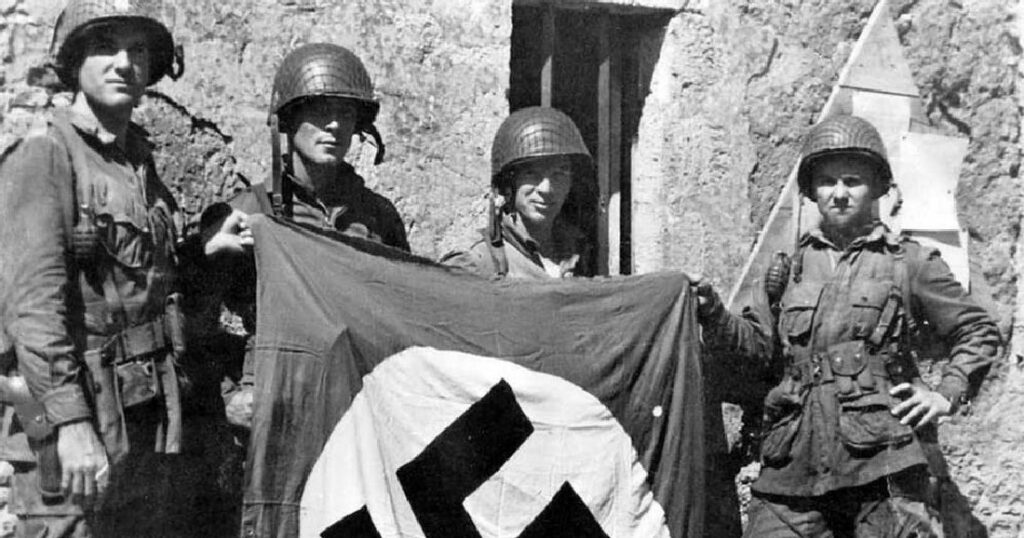 Lt-Colonel Robert G. Cole (left) and Major John P. Stopka