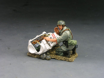FJ003-07 Weapons Container by King & Country