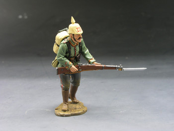 FW016 Charging with Rifle & Bayonet by King & Country