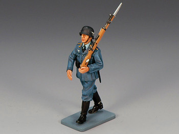 LW010 Marching Airman with Rifle by King & Country
