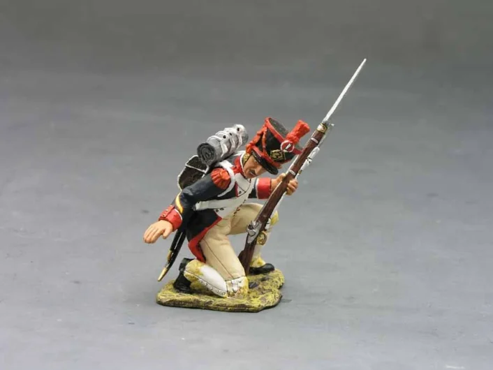 NA108 French Line Infantry Kneeling Helping