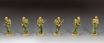 USMC068 Walking Marine Officer by King & Country