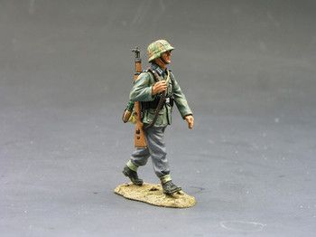 King & Country WS096-01 Marching German Soldier — Camouflage Helmet