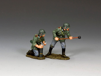 King & Country WH073 Additional Artillery Crew No. 3. Set reference photograph from the Operation ToyBox media library; image © King & Country.